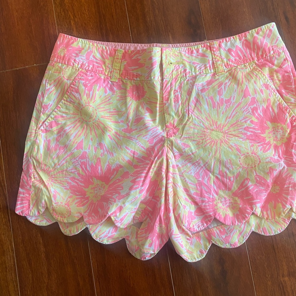 Lilly Pulitzer Vibrant Floral Shorts with Scalloped Hem